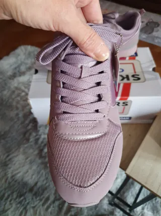 Zapatillas Skechers Talla 40 - Un Solo Uso