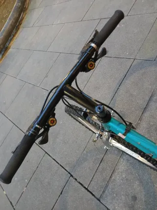 Bicicleta MTB color azul