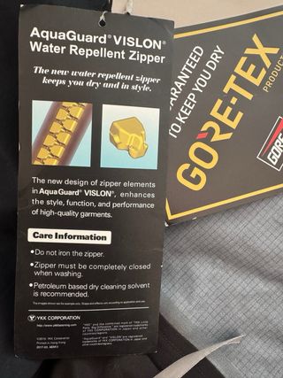 Chaqueta Gore-Tex gris y naranja