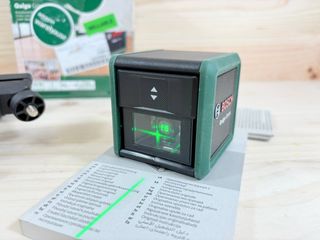 Bosch nivel láser de líneas cruzadas quiko green