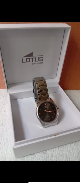 Reloj LOTUS