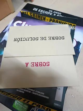 Juego Cluedo: Traición en la Mansión Tudor