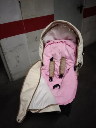 Carrito de bebé y sillita de paseo