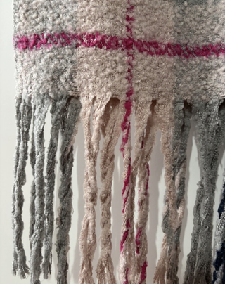 Bufanda de cuadros gris y rosa