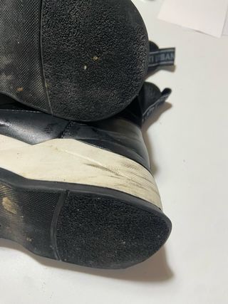 Botines negros con cremallera frontal