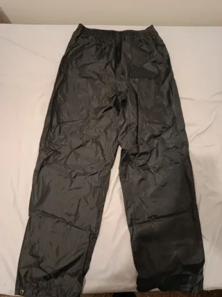 Pantalón impermeable negro
