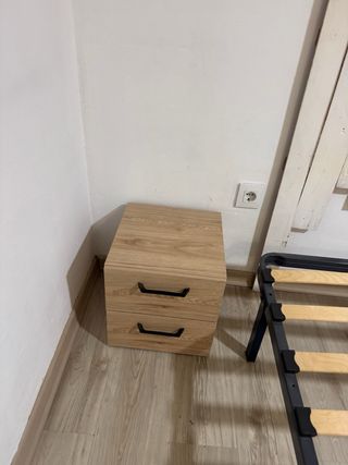 Cama de Matrimonio con mesitas de noche y cabezal