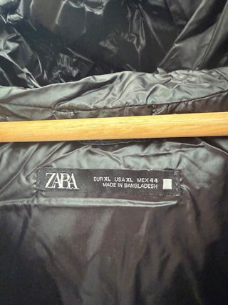 Abrigo acolchado negro Zara