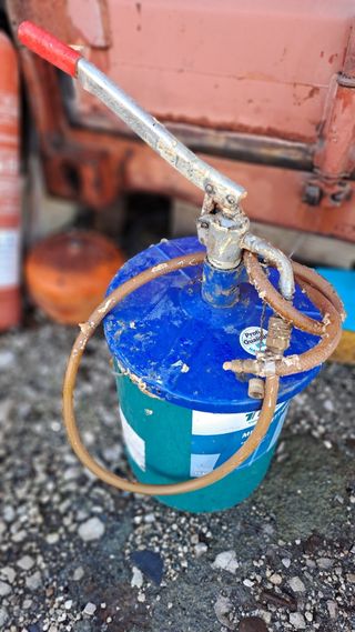 Bomba de engrase manual con manguera