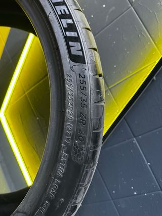 Michelin Pilot Sport 4 s 255 35 r20