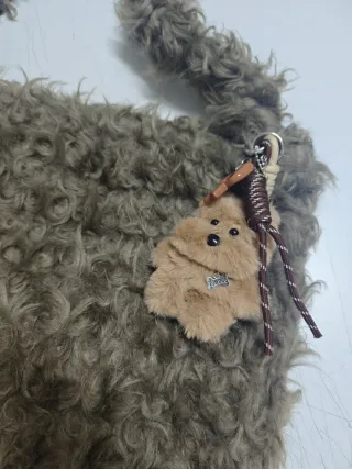 Borsa in pelliccia sintetica grigia