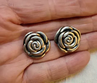 PENDIENTES PLATA DE LEY CON FORMA DE FLOR