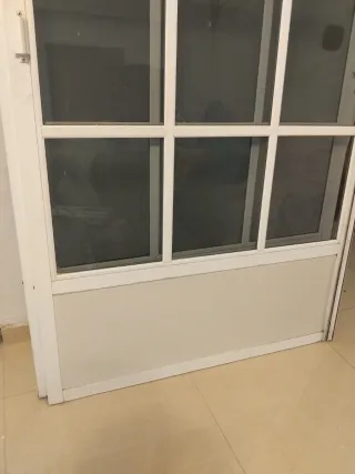 Puerta aluminio con palillería