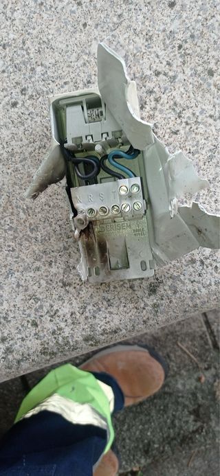 Instalaciones de cuadros y solución de averías.