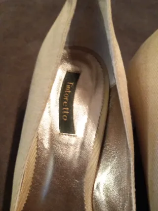 Zapatos de tacón beige y verde