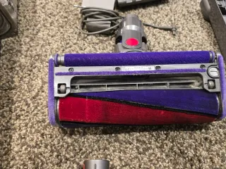 Aspiradora Dyson V10 con accesorios