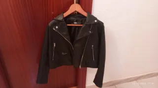 Chaqueta Piel Zara Negra. Bien estado . Talla L 40