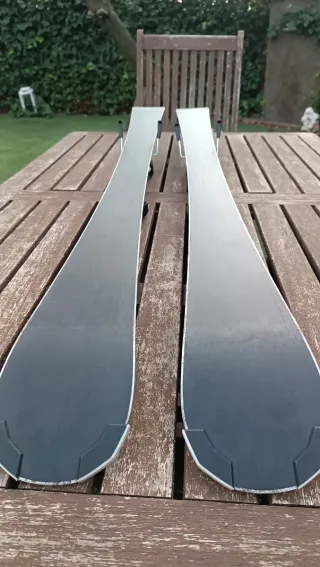 Esquís HEAD Supershape Junior + fijaciones JRS