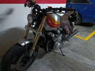 Kawasaki Zephyr 750 Scrambler/Café Racer.