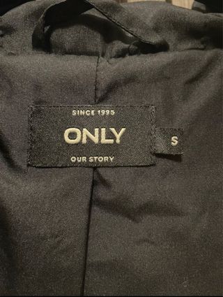 Pelliccia eco nera ONLY con cappuccio tg. S