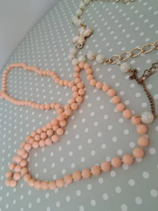 Collar de perlas y cadena dorada cinturón