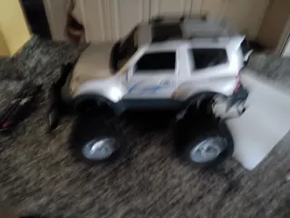 Coche teledirigido 4x4 pila recargable nueva