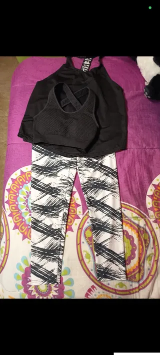 Conjunto deportivo mujer negro y blanco