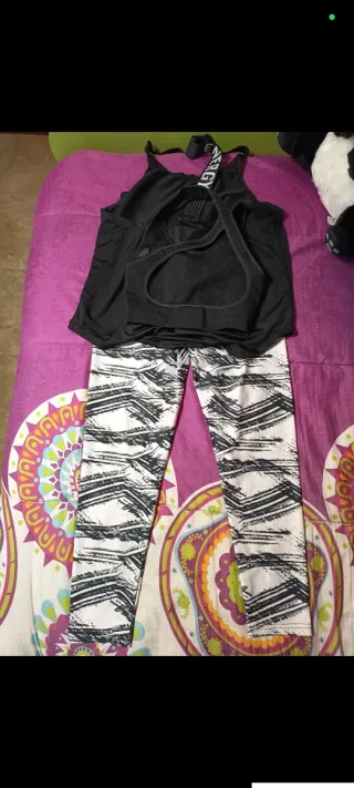 Conjunto deportivo mujer negro y blanco