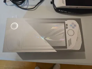 ROG Ally Z1 Extreme 512GB + Funda + Caja + Cargad.