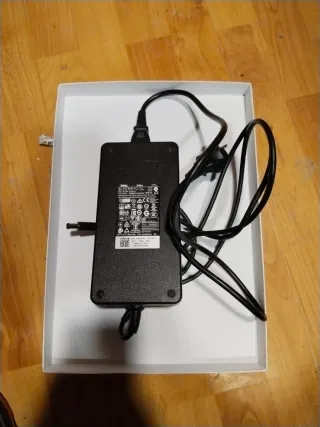 Cargador Portátil Dell 240W