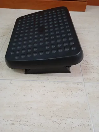 Reposapiés ergonómico para escritorio