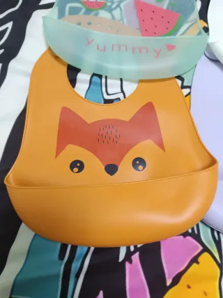 Lote 4 Baberos Silicona Niños