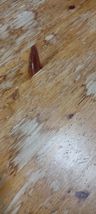 Mesa de comedor de madera