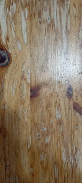 Mesa de comedor de madera