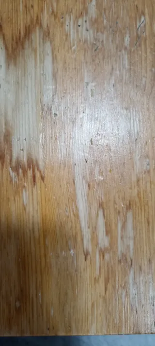 Mesa de comedor de madera