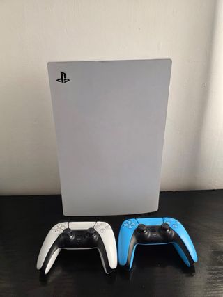 Consola PS5 + 2 Mandos (Blanco y Azul)