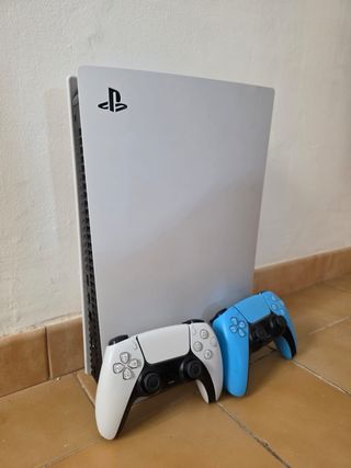 Consola PS5 + 2 Mandos (Blanco y Azul)
