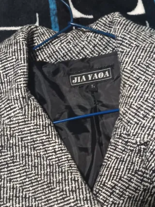 Abrigo jaspeado blanco y negro talla M