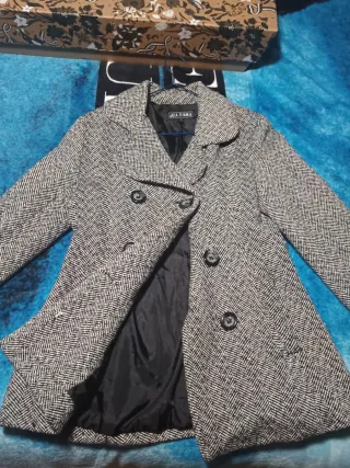 Abrigo jaspeado blanco y negro talla M