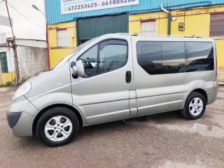 OPEL VIVARO 8 PLAZAS TODOS LOS EXTRAS MUY NUEVA