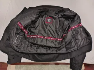 Chaqueta de moto negra