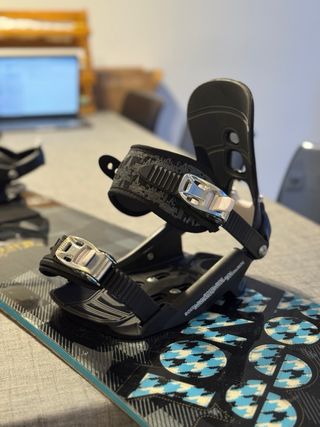 Tabla Snowboard 156 Rossignol, Fijaciones y funda