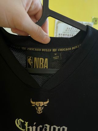 Camiseta Chicago Bulls Negra y Dorada