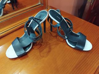 Zapatos de tacón Zara amarillos