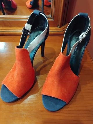 Zapatos de tacón Zara amarillos