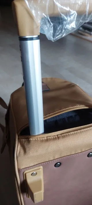 Equipaje de mano nuevo beige con ruedas