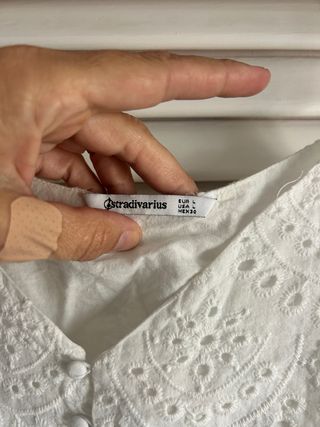 Top blanco crop bordado