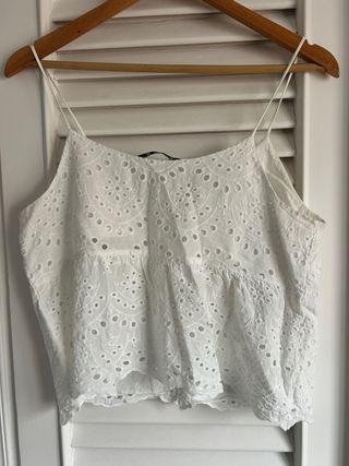 Top blanco crop bordado
