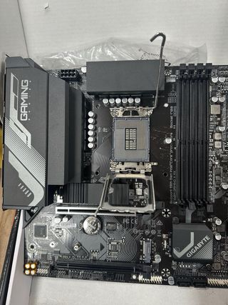 GIGABYTE B760M GAMING X AX DDR4 Placa #066687