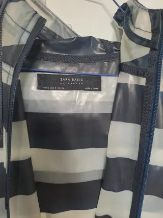 Chubasquero Zara Rayas Talla S